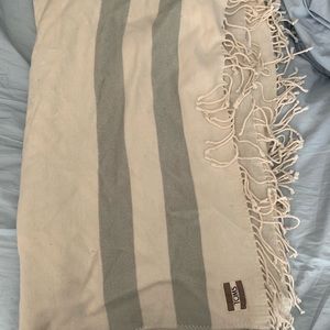 TOMS blanket , NWOT